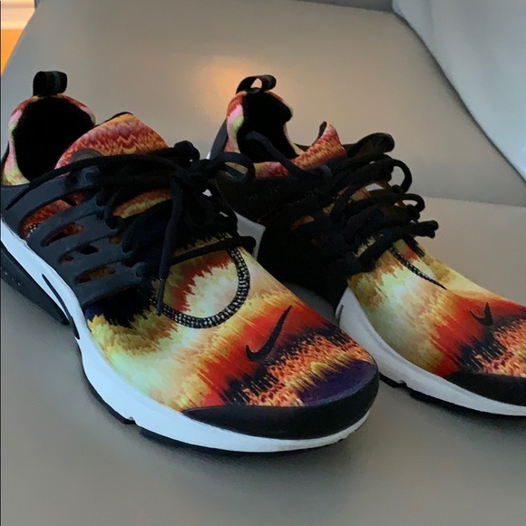 Nike Other - Nike Air (rare) runner fire design men’s size 11